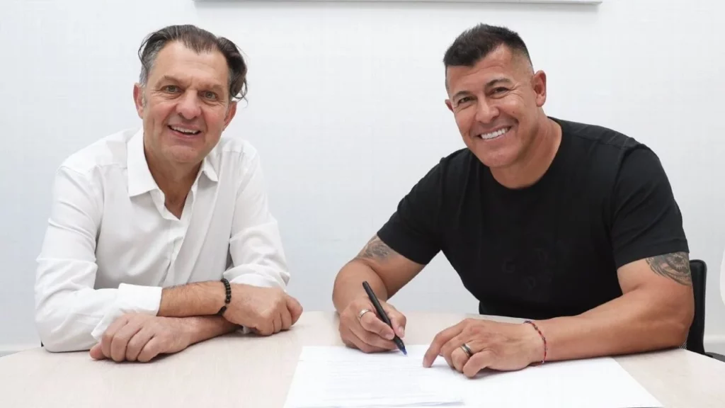 Aníbal Mosa lleva las negociaciones para finalizar el contrato de Jorge Almirón