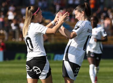Colo-Colo Femenino festeja el triunfo.