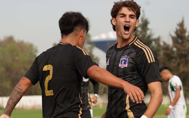 Bautista Giannoni celebrando un gol por Colo-Colo Sub 20.