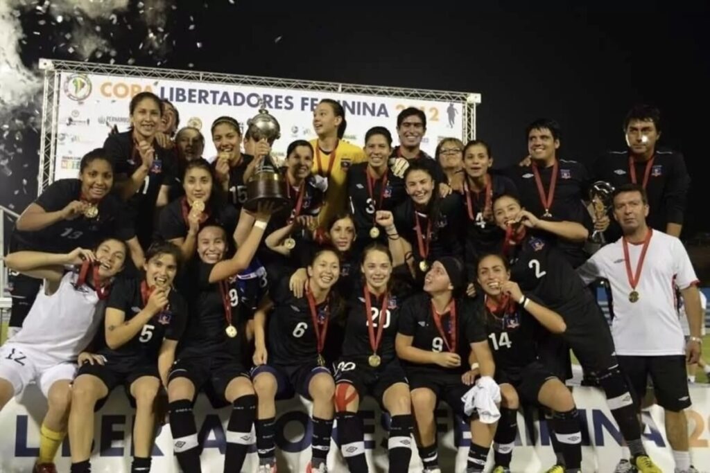 Colo-Colo consagrándose campeón de Copa Libertadores Femenina.