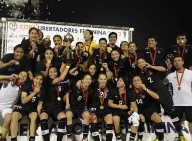Colo-Colo consagrándose campeón de Copa Libertadores Femenina.