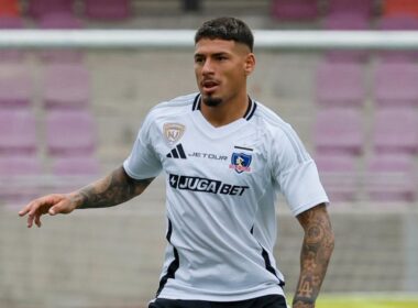 Alan Saldivia con la camiseta de Colo-Colo.