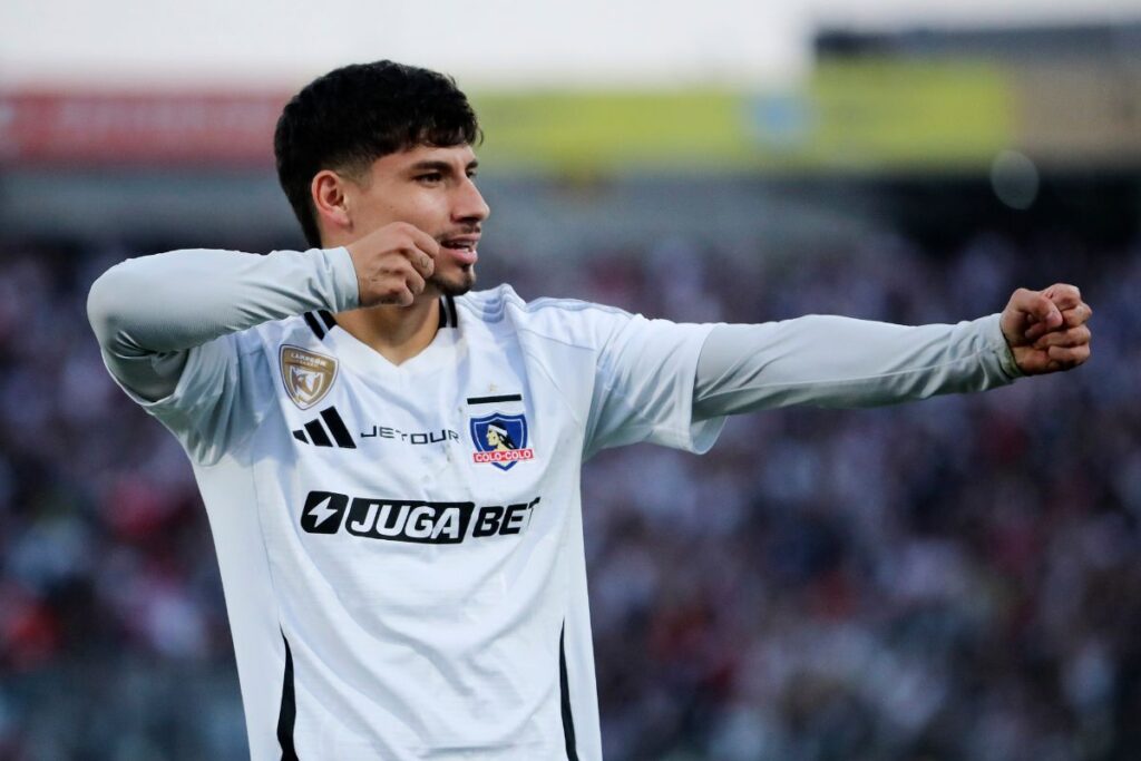 Alexander Oroz celebrando un gol en el Estadio Monumental
