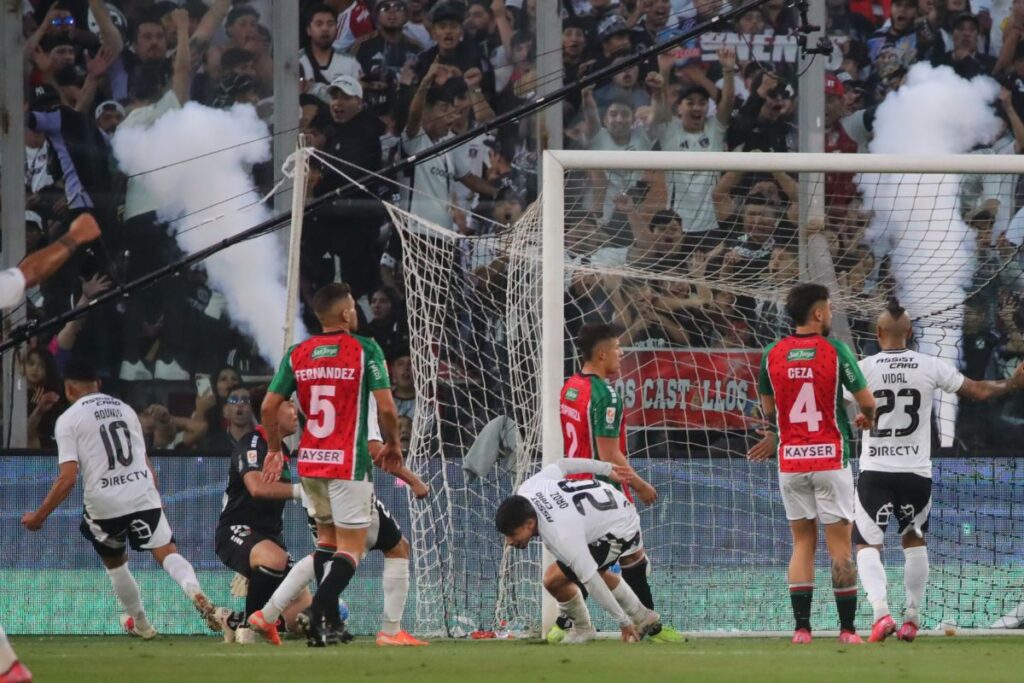 Celebración de gol ante Palestino, fecha 6 del torneo.