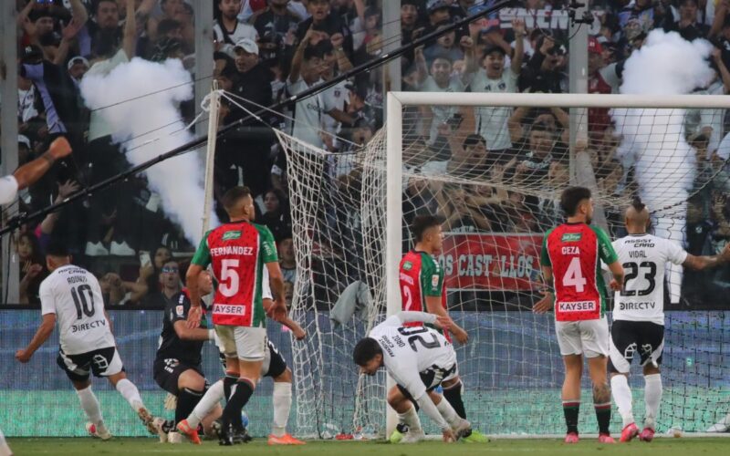 Celebración de gol ante Palestino, fecha 6 del torneo.