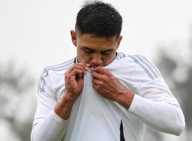 Benjamín Castro celebrando un gol con Colo-Colo Sub-20.