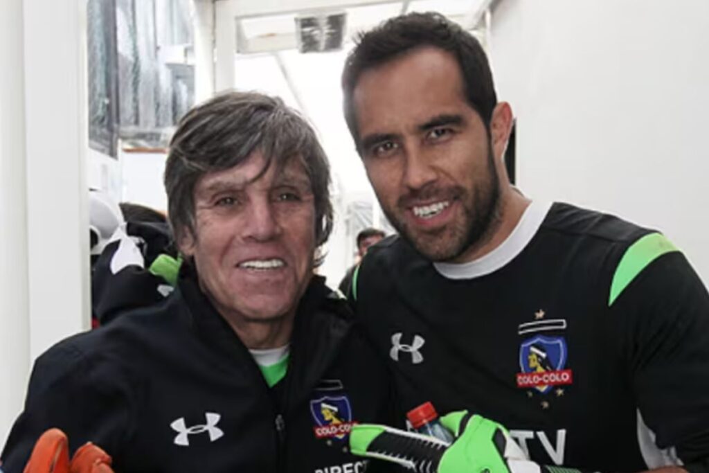 Julio Rodríguez junto a Claudio Bravo.