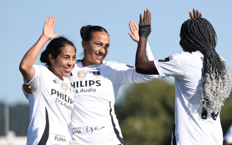 Colo-Colo Femenino celebrando.
