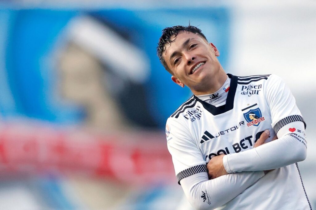 Cristián Zavala tras marcar un gol con Colo-Colo.