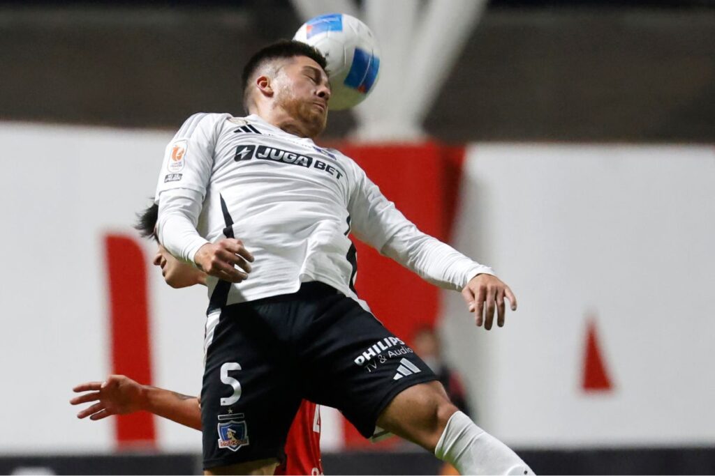 El volante Víctor Felipe Méndez no se logró acomodar en la cancha y salió reemplazado en el segundo tiempo.