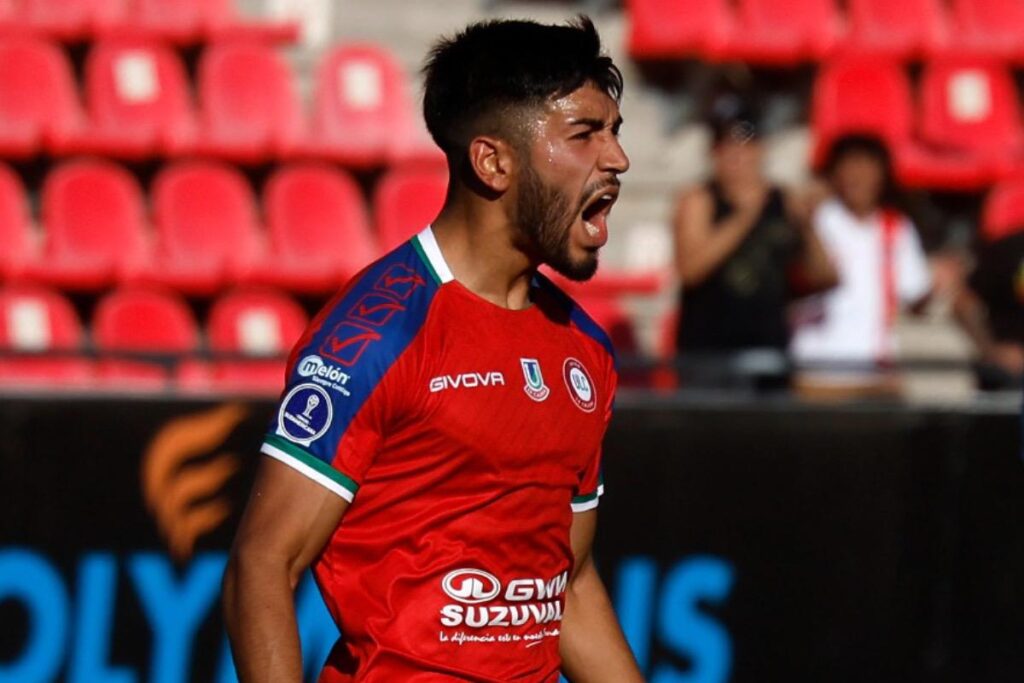 Diego Ulloa celebrando un gol con la camiseta de Unión la Calera.