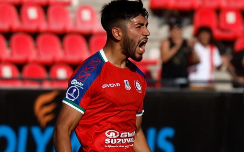 Diego Ulloa celebrando un gol con la camiseta de Unión la Calera.