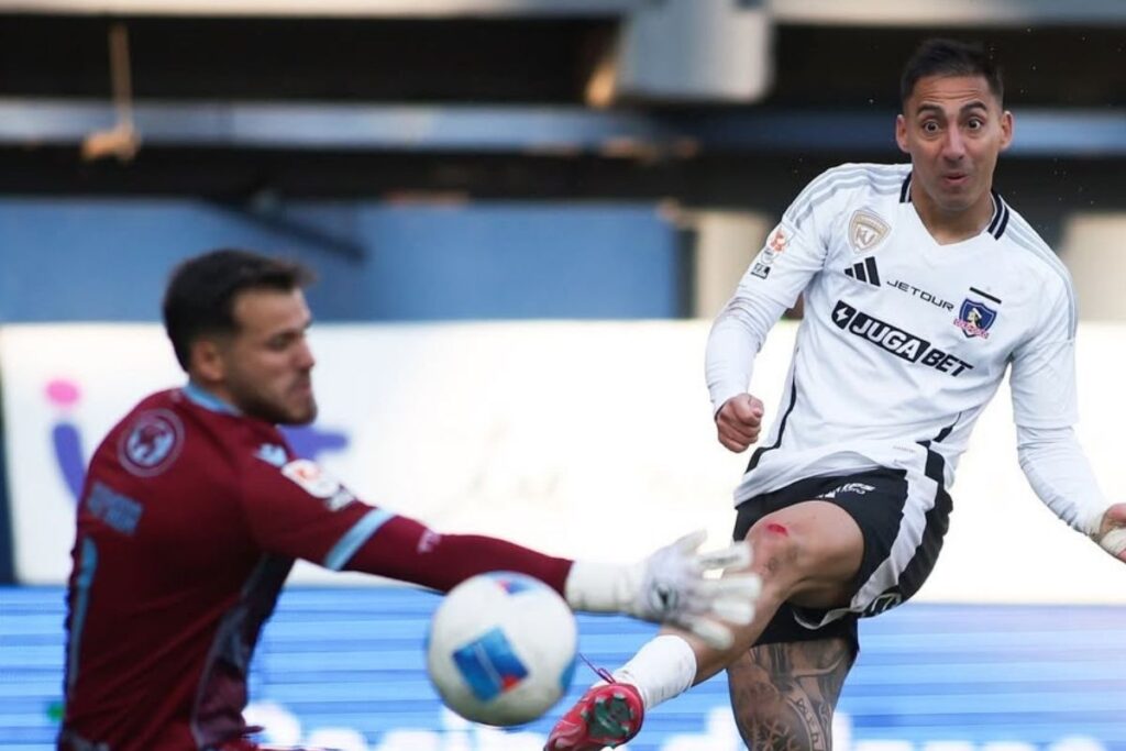 Javier Correa en el duelo frente a Audax Italiano