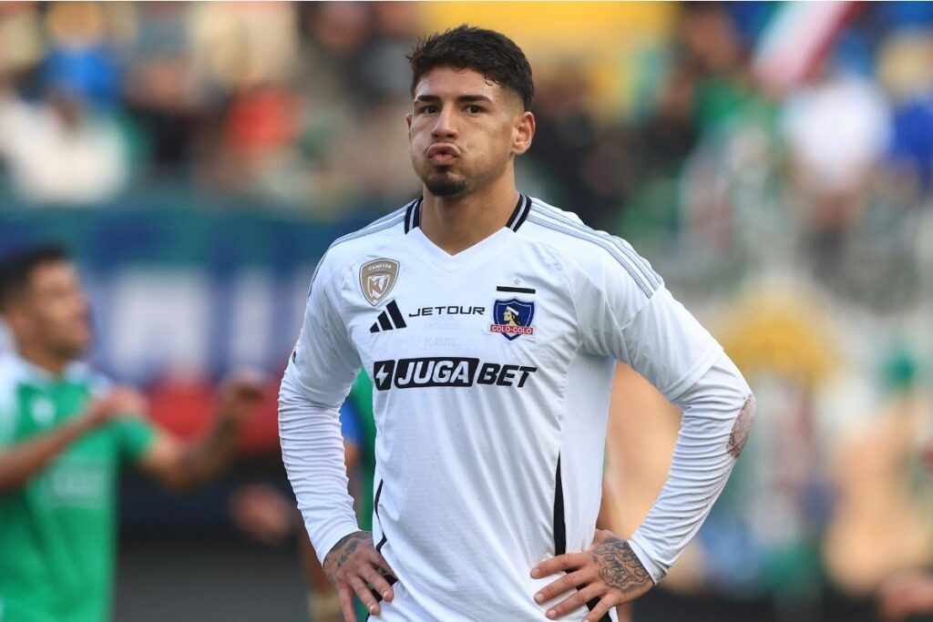 Alan Saldivia recibe críticas por su rendimiento frente a Audax Italiano.