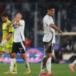 Jugadores de Colo-Colo lamentándose