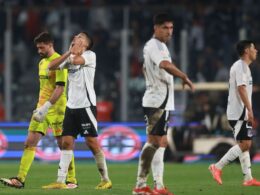 Jugadores de Colo-Colo lamentándose