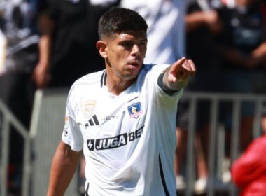 Esteban Pavez con la camiseta de Colo-Colo.