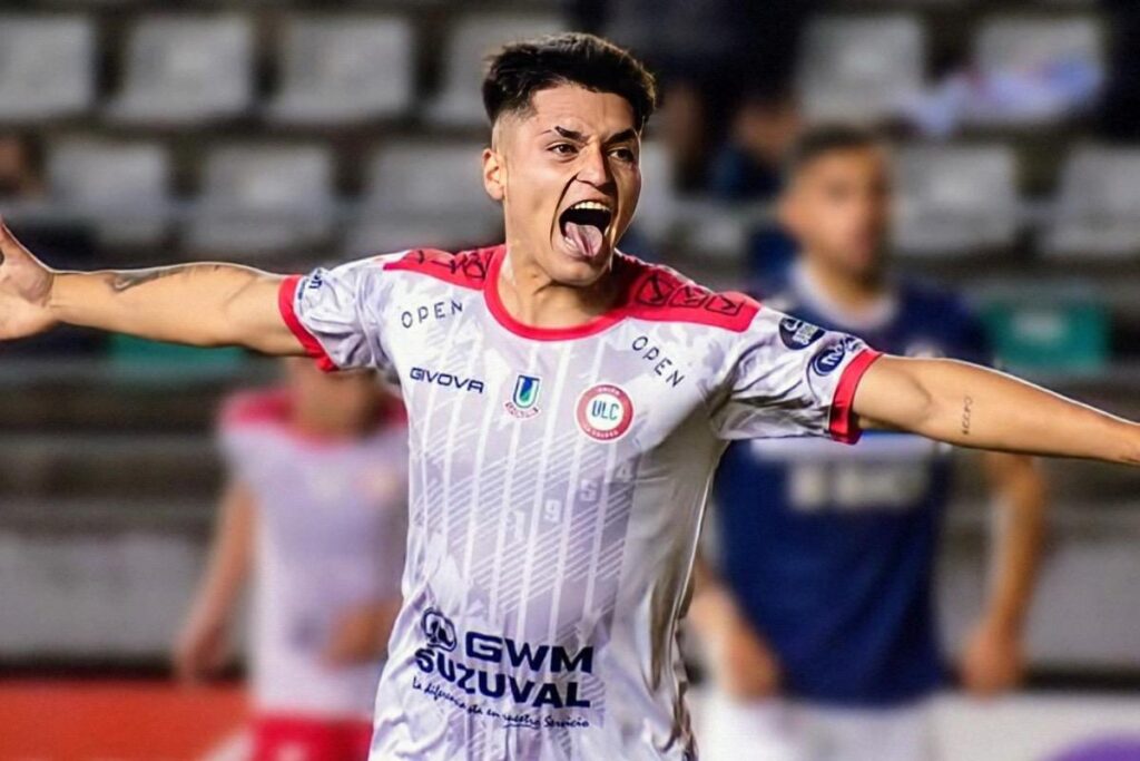 Felipe Yáñez celebrando un gol con la camiseta de Unión la Calera.