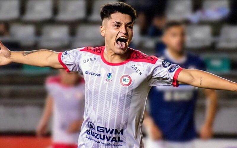 Felipe Yáñez celebrando un gol con la camiseta de Unión la Calera.