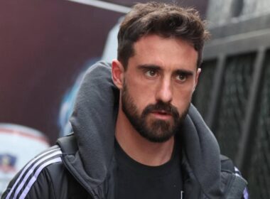 Primer plano a Fernando de Paul en el Estadio Monumental.