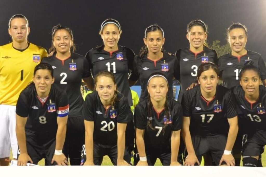 Formación de Colo-Colo Femenino en la final de la Copa Libertadores 2012.