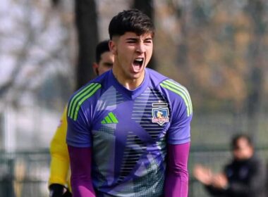 Gabriel Maureira celebrando un penal tapado con Colo-Colo-