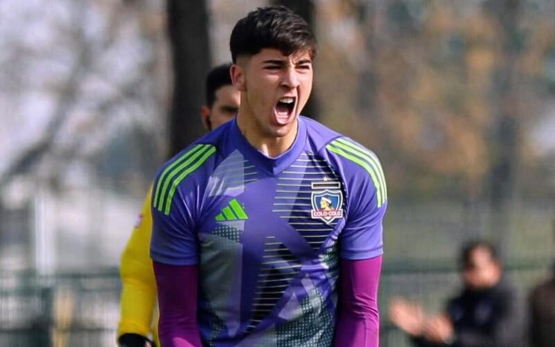 Gabriel Maureira celebrando un penal tapado con Colo-Colo-