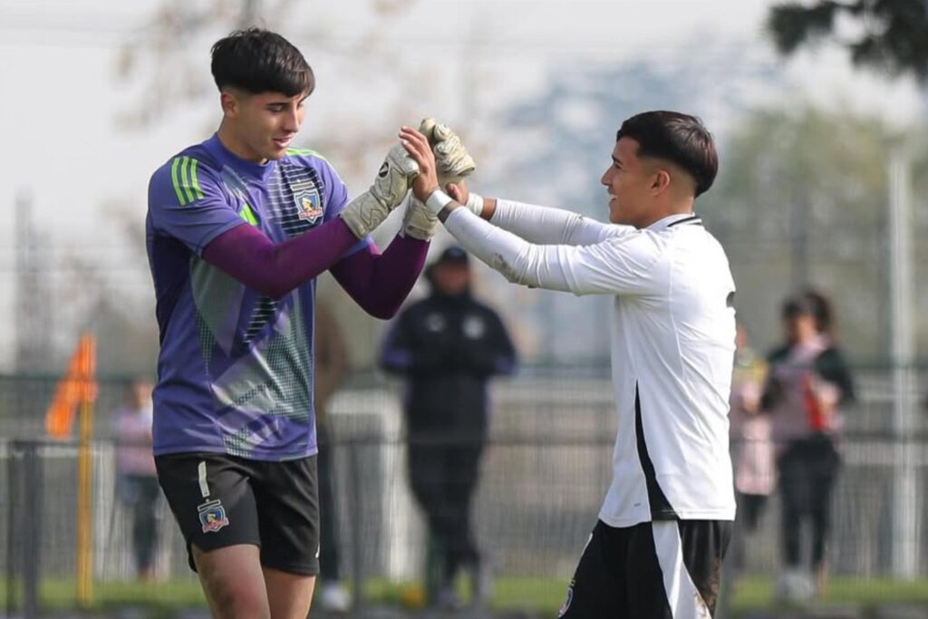 Gabriel Maureira en la tanda de penales con Milovan Velásquez.