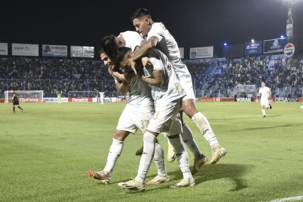 Atlético Tucumán, el posible nuevo destino de De Paul.