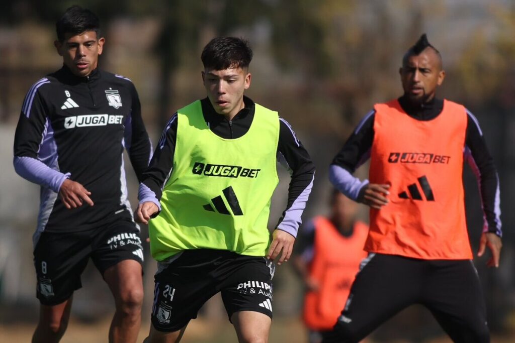 Jugadores de Colo-Colo entrenando.