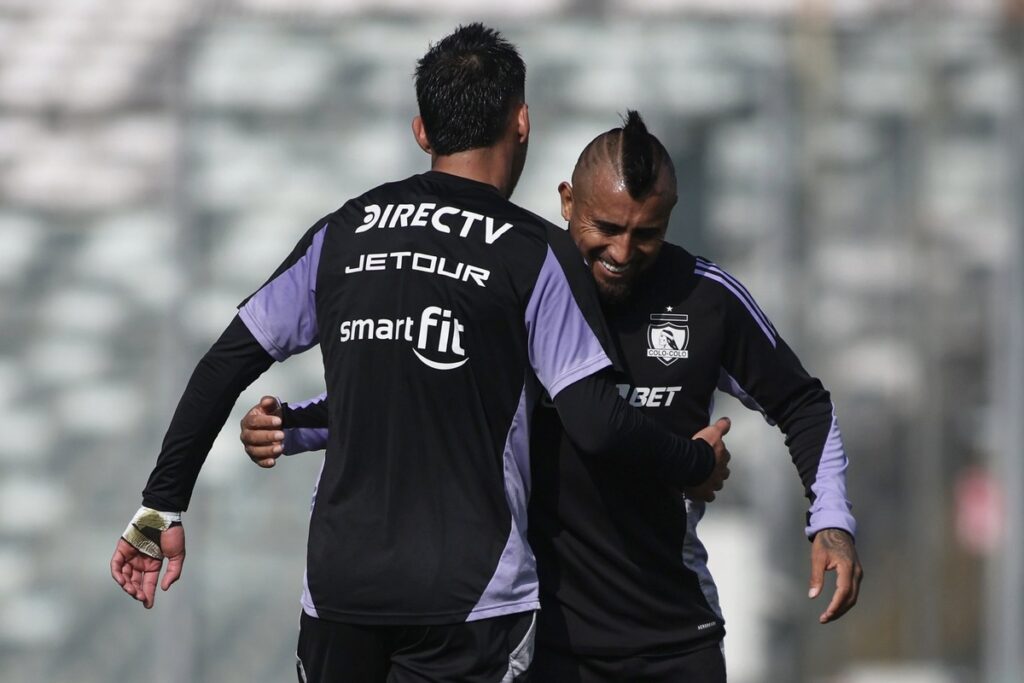 Correa y Vidal en el entrenamiento Colo-Colo vs Santa Cruz.