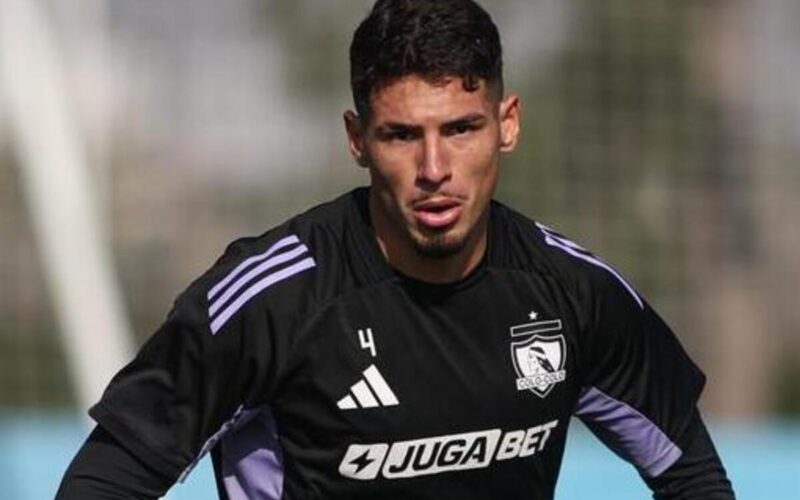 Primer plano de Alan Saldivia entrenando en Colo-Colo.