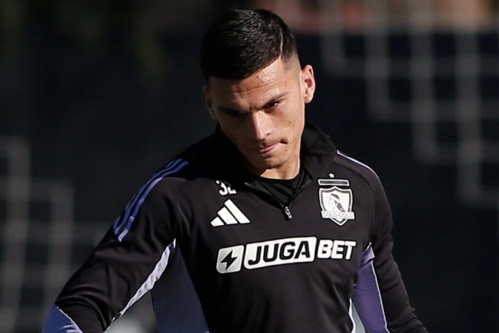 Primer plano de Lucas Cepeda entrenando en Colo-Colo.