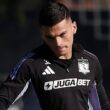 Primer plano de Lucas Cepeda entrenando en Colo-Colo.