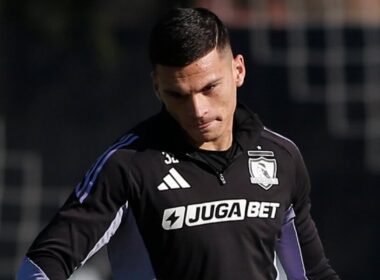 Primer plano de Lucas Cepeda entrenando en Colo-Colo.