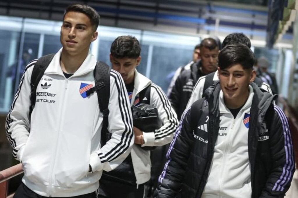 Villagra y Marchant llegando a Iquique con Colo-Colo.