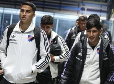 Villagra y Marchant llegando a Iquique con Colo-Colo.