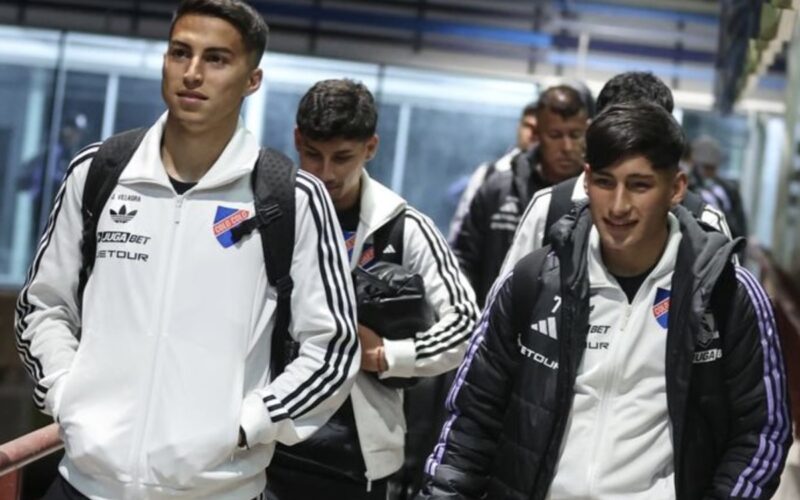Villagra y Marchant llegando a Iquique con Colo-Colo.
