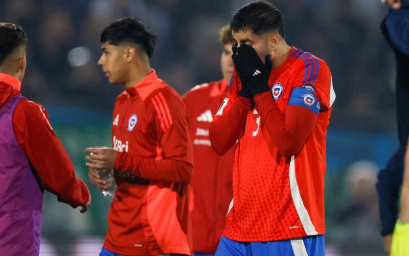 Tristeza en La Roja y los hinchas tras caída ante Argentina