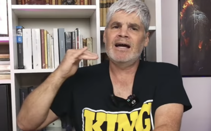 Juan Cristóbal Guarello durante el programa La Hora de King Kong.