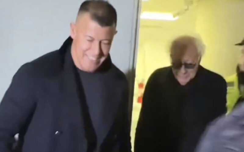 Captura de pantalla del regreso de Jorge Almirón a Chile junto a Guillermo Coppola.