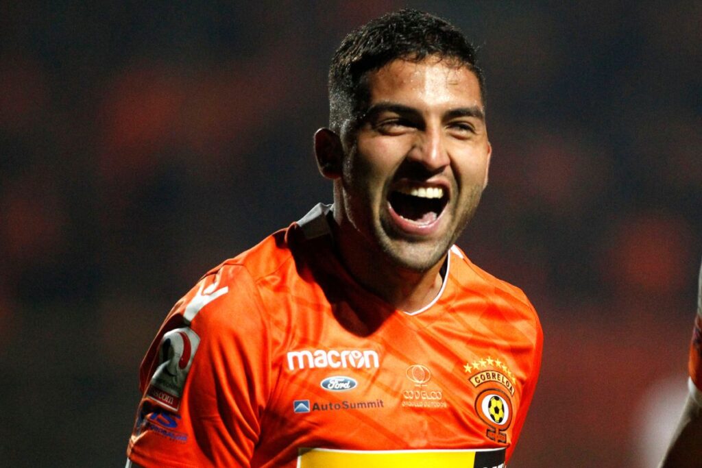 Ignacio Jara celebrando gol en Cobreloa luego de su paso por Colo-Colo