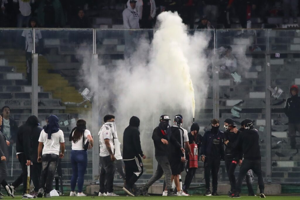 Sujetos protagonizando Incidentes vs Fortaleza.
