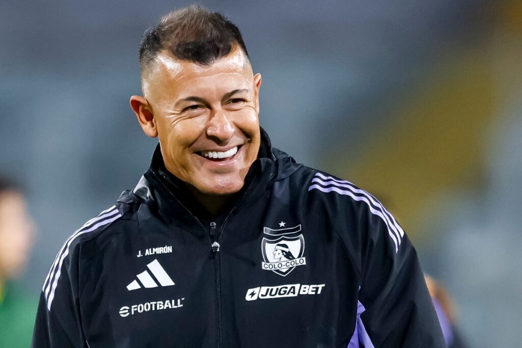 Jorge Almirón dirigiendo Colo-Colo