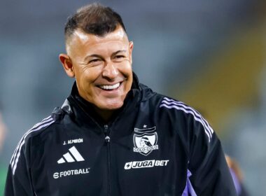 Jorge Almirón dirigiendo Colo-Colo