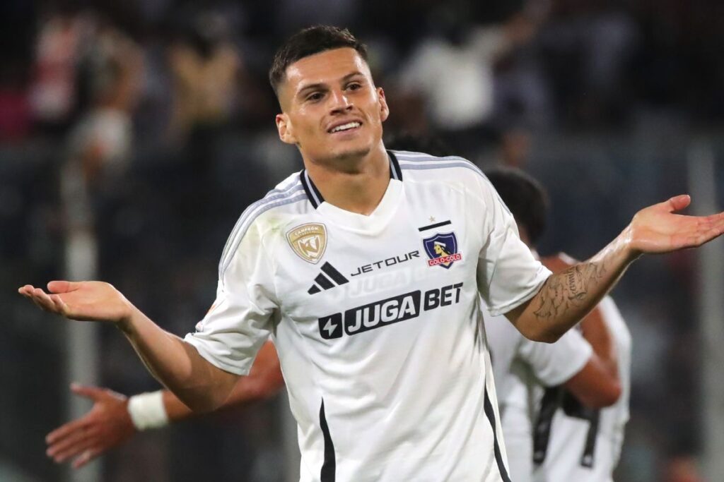 Lucas Cepeda celebrando gol en Colo-Colo