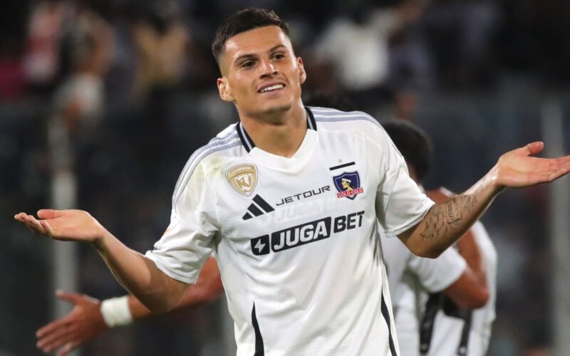 Lucas Cepeda celebrando gol en Colo-Colo