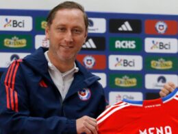 Luis Mena asumiendo La Roja Femenina