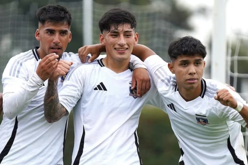 Marchant celebrando un gol con los juveniles.