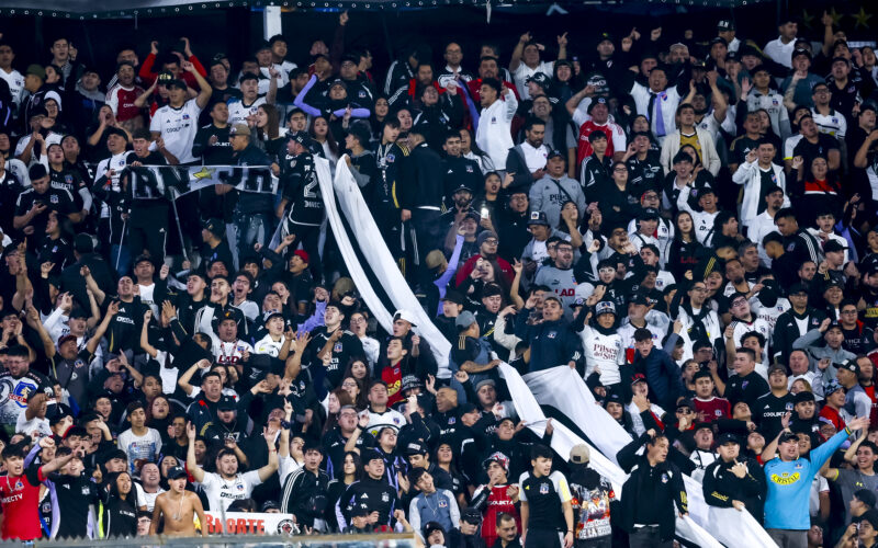 Futbol, Colo Colo vs Nublense Fecha 11, Liga de Primera 2025. Público. Los hinchas de Colo Colo, son fotografiados durante el partido de primera division disputado en el Estadio Monumental Davis Arellano, en Santiago de Chile. 19/05/2025 Pepe Alvujar/Photosport Football, Colo Colo vs Nublense 11th turn, Division League 2025. Colo Colo’s fans are pictured during the first division match at the Monumental Davis Arellano Stadium, in Santiago, Chile. 19/05/2025 Pepe Alvujar/Photosport